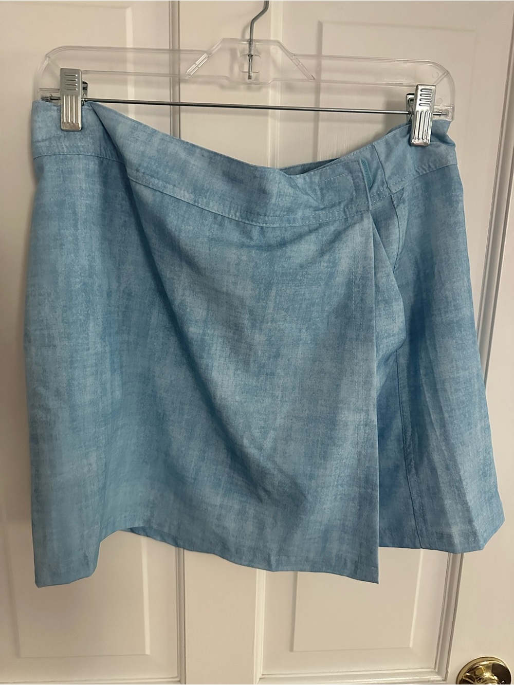 Rip Skirt in light wash blue